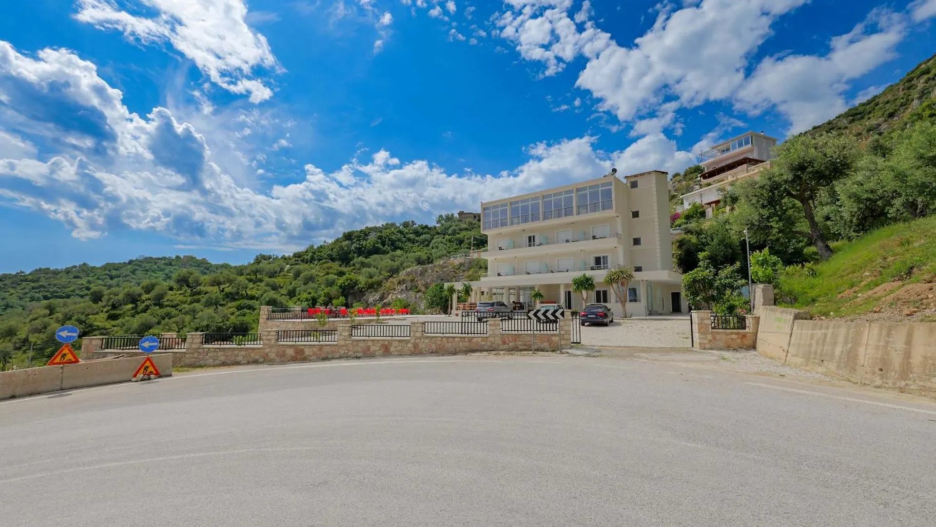 Seaview Bunec Piqeras Hotel