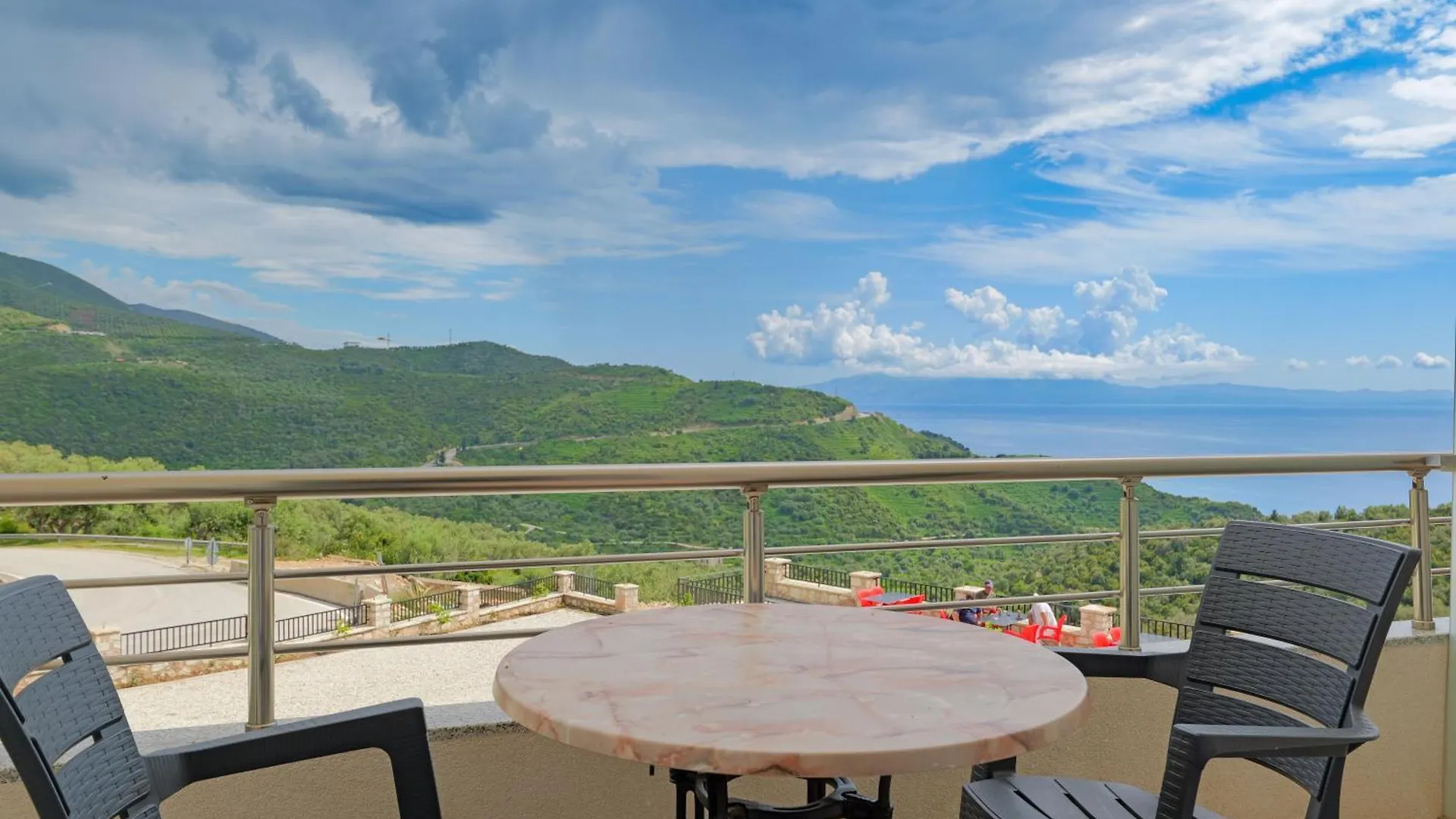 Seaview Bunec Piqeras 酒店