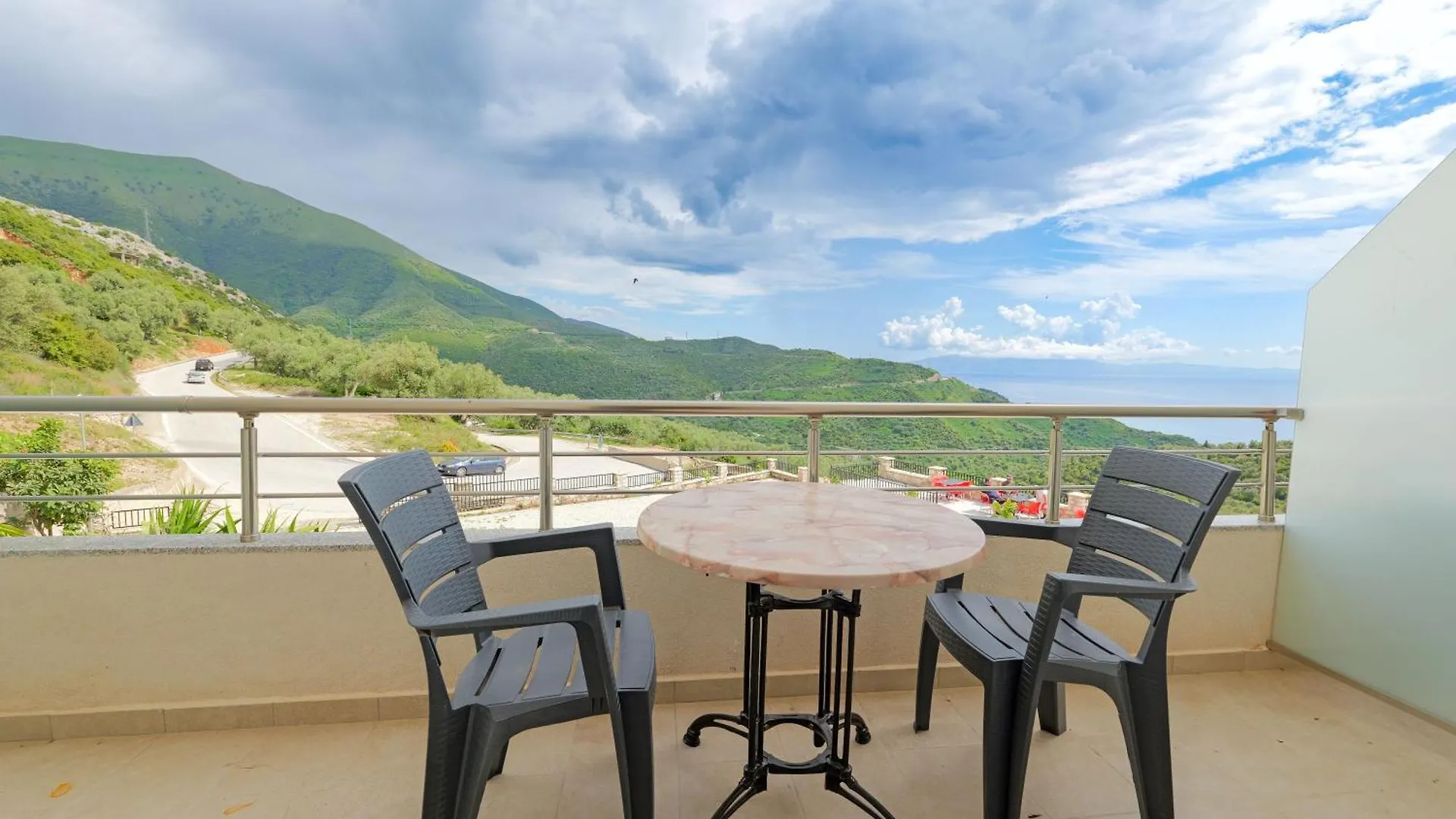 Seaview Bunec Piqeras Hotel
