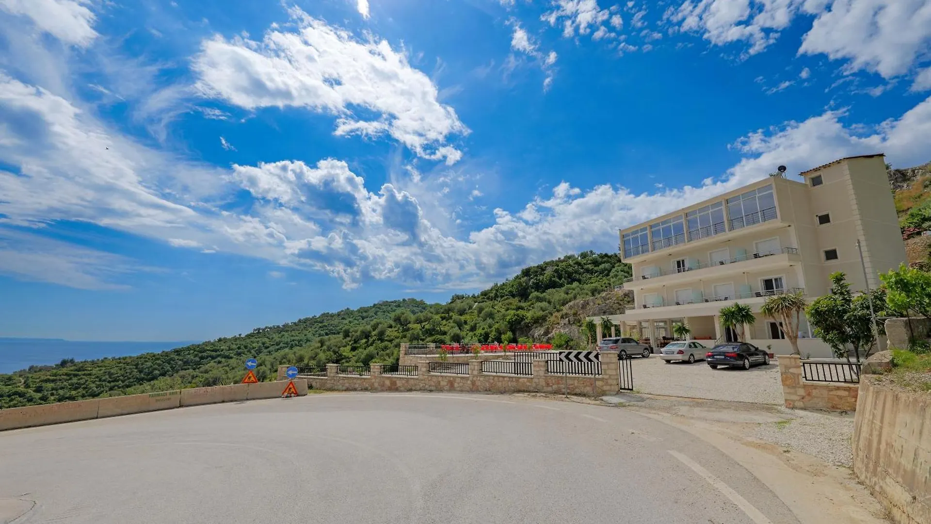 Seaview Bunec Piqeras Hotel