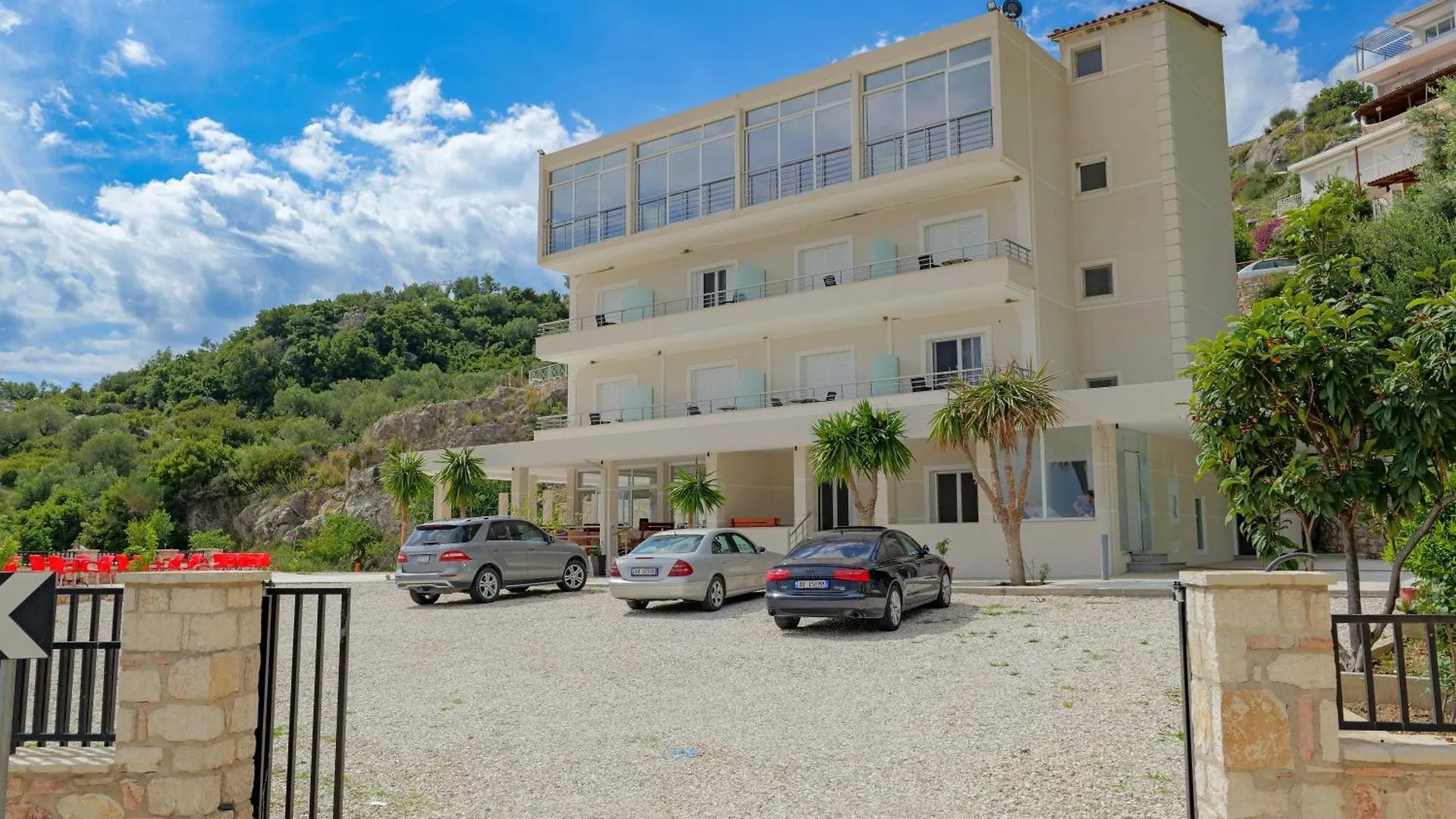 Seaview Bunec Piqeras Hotel