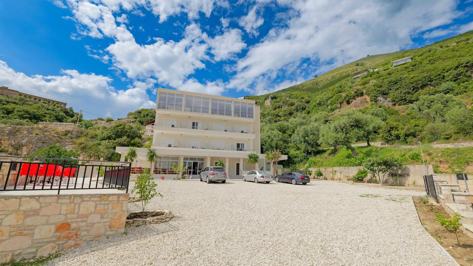 Seaview Bunec Piqeras Hotel